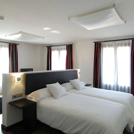 Ξενοδοχείο Cienbalcones 3*