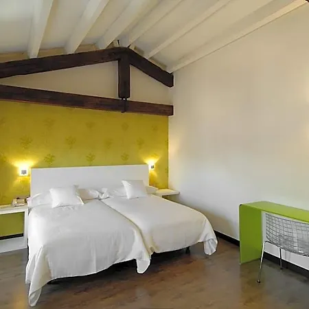 Отель Cienbalcones 3*