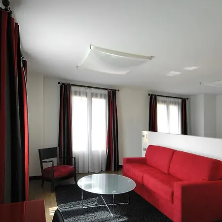 Cienbalcones فندق