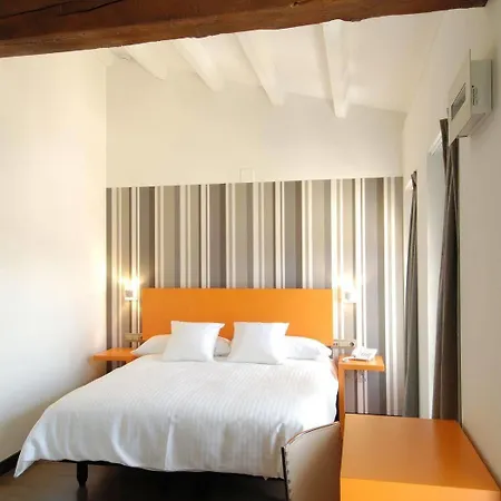 Cienbalcones Hotel