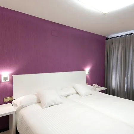 Hotel Cienbalcones 3*