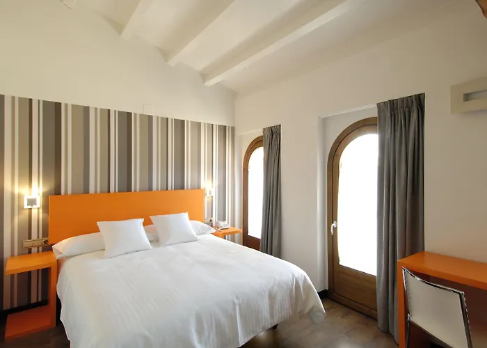 Hotel Cienbalcones 3*