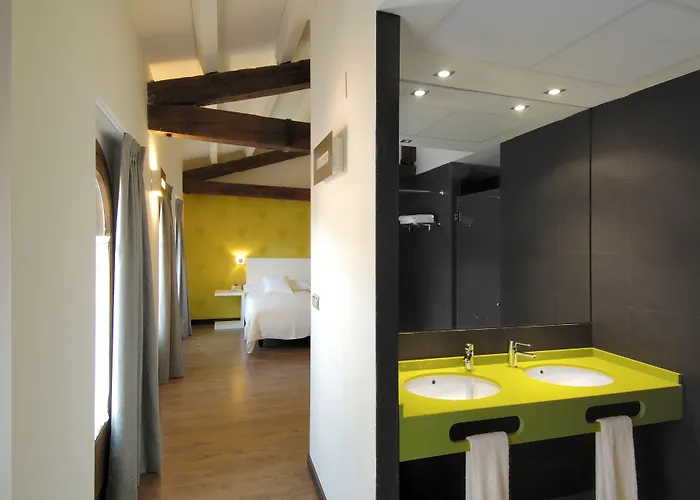 Hotel Cienbalcones 3*